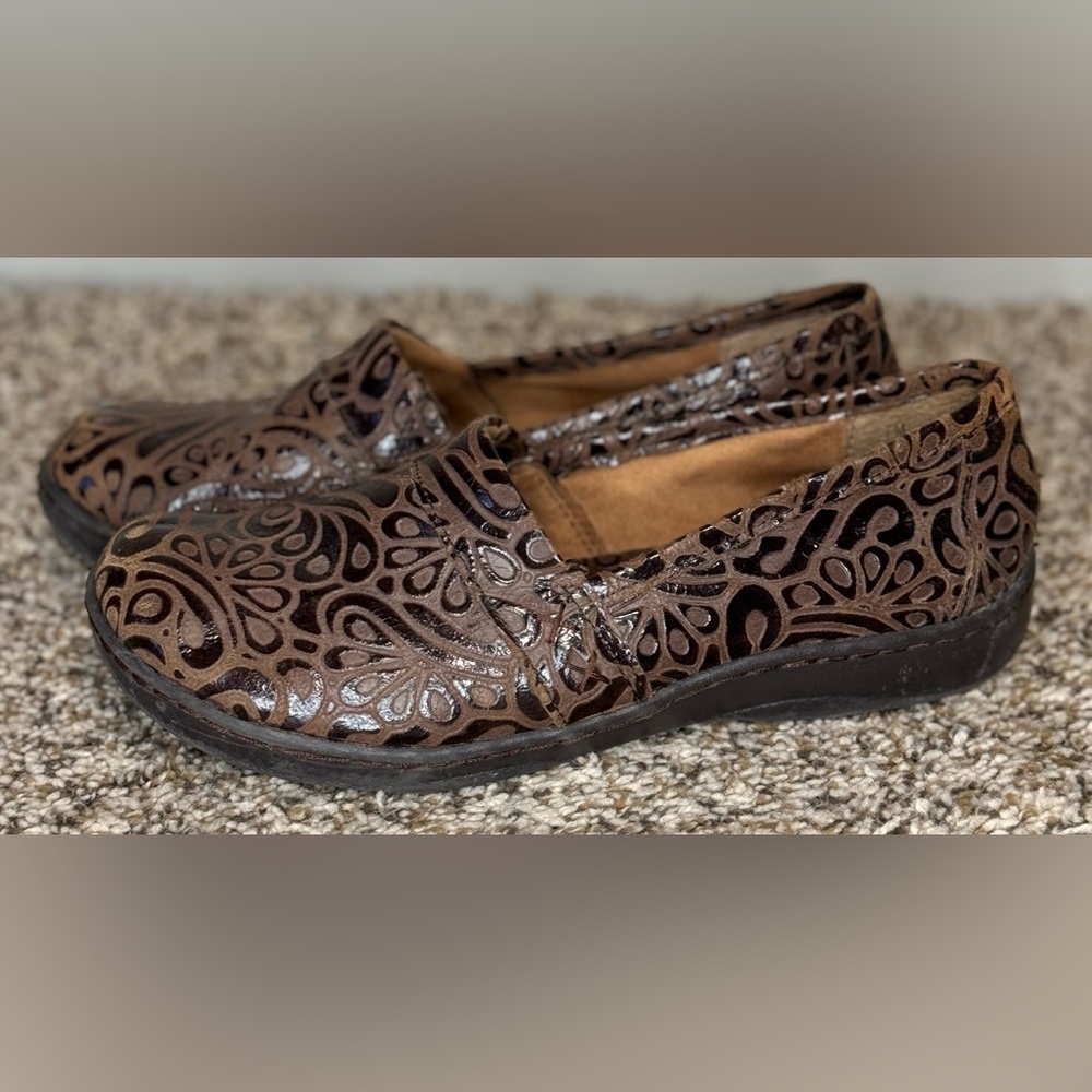 BOC Born Concept Clogs Size 7 Slip on Shoe Geometric Embossed Brown